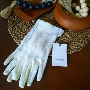 Gucci Lace Glove in Cream size 8/large NWT